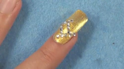 DIY打造双子座开运黄色美甲教程图 DIY打造双子座开运黄色美甲教程图