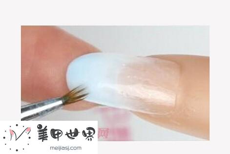 蓝花渐变美甲教程 蓝花渐变美甲教程