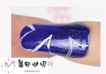 蓝花渐变美甲教程 蓝花渐变美甲教程