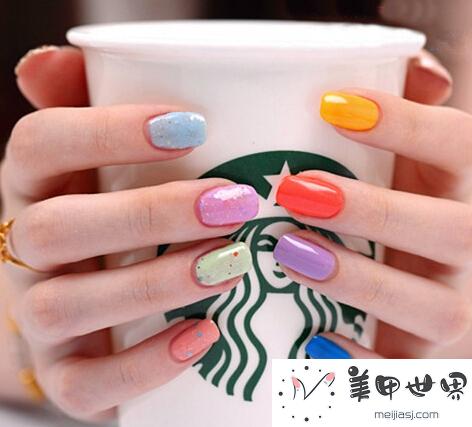 引领潮流范儿好看的女生美甲图 引领潮流范儿好看的女生美甲图
