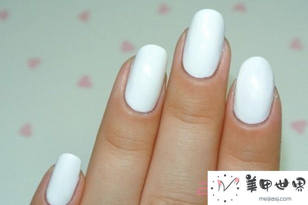 女孩子们最喜欢的撞色美甲DIY教程 女孩子们最喜欢的撞色美甲DIY教程