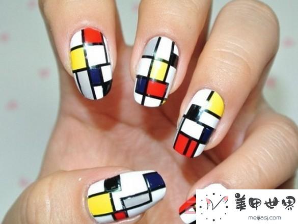 女孩子们最喜欢的撞色美甲DIY教程 女孩子们最喜欢的撞色美甲DIY教程