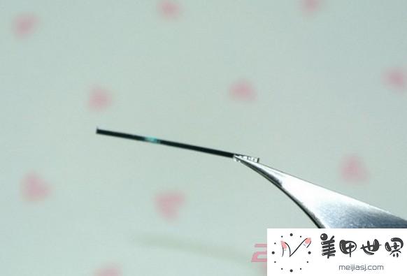 女孩子们最喜欢的撞色美甲DIY教程 女孩子们最喜欢的撞色美甲DIY教程