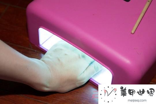 靓丽时尚的光疗亮片美甲DIY 靓丽时尚的光疗亮片美甲DIY