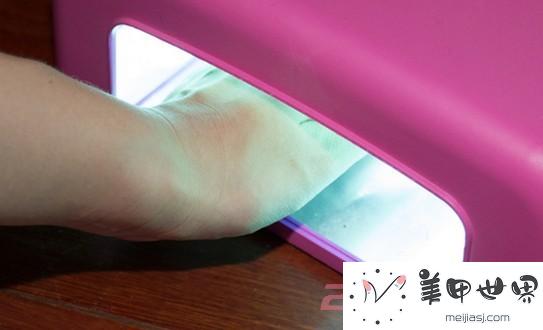 靓丽时尚的光疗亮片美甲DIY 靓丽时尚的光疗亮片美甲DIY