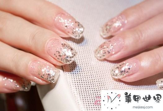 靓丽时尚的光疗亮片美甲DIY 靓丽时尚的光疗亮片美甲DIY